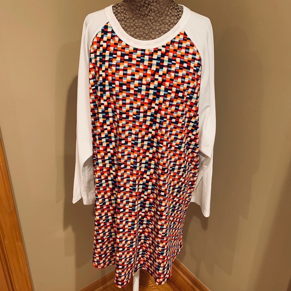 LuLaRoe Tops - NWOT LuluRoe Shirt